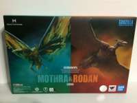 Набор из 2х фигурок (King of The Monsters - S.H. MonsterArts Mothra and Rodan)