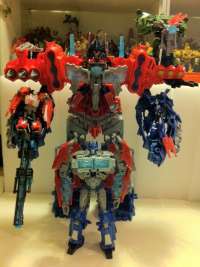 Transformers: PRIME Cyberverse Command Your World OPTIMUS MAXIMUS #3