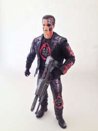 Терминатор: Видеоигра Т-800 с Плазмо-винтовкой (Terminator 93 Video Game 7" Series 1 T-800 With Plasma Rifle Action Figure) #6